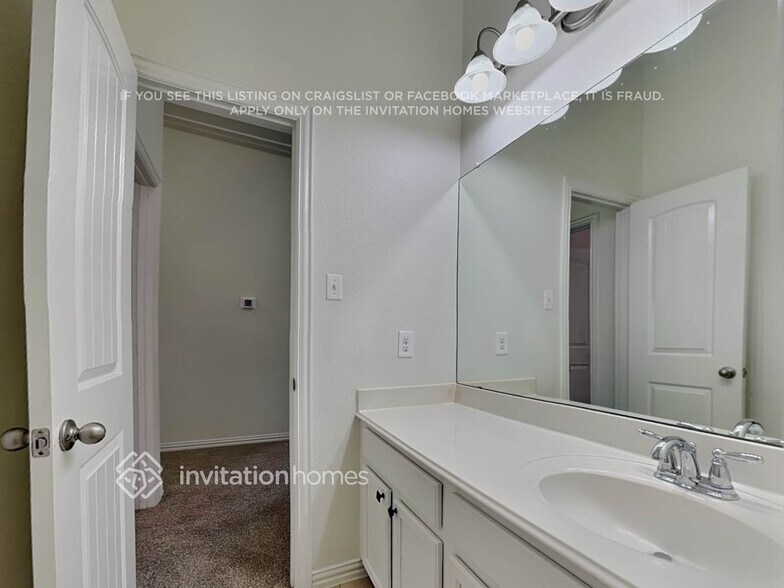 Building Photo - 1600 Quail Grove Dr