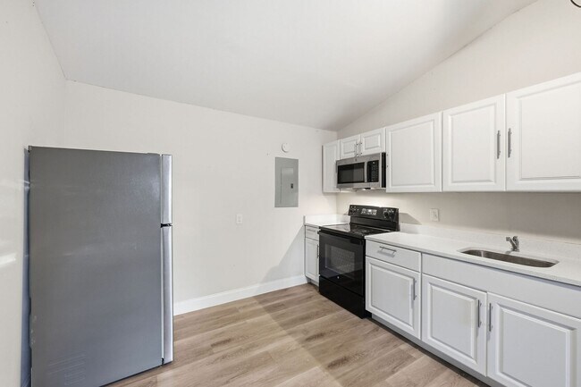 Building Photo - Completely Renovated 2BR/1BA Home on Extra-Large Lot in Jacksonville's Trout River Area***APRIL S...