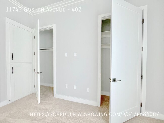 Building Photo - Beautiful modern large top-floor 1 Bedroom...