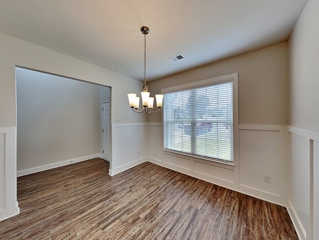 Building Photo - Well-maintained 4 Bedroom With Basement