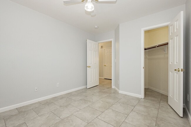 Building Photo - Peccole Ranch 3 Bed 2 Bath Gated Ascot Park Beauty