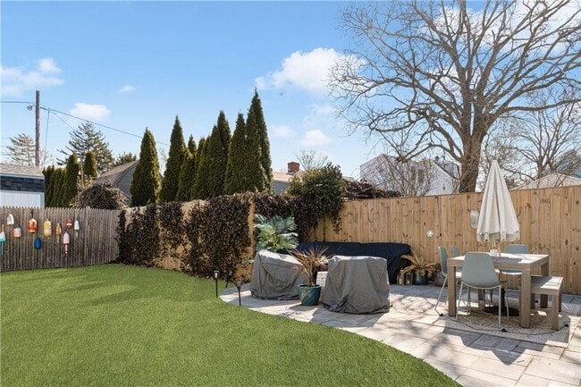 Building Photo - 35 Hall Ave