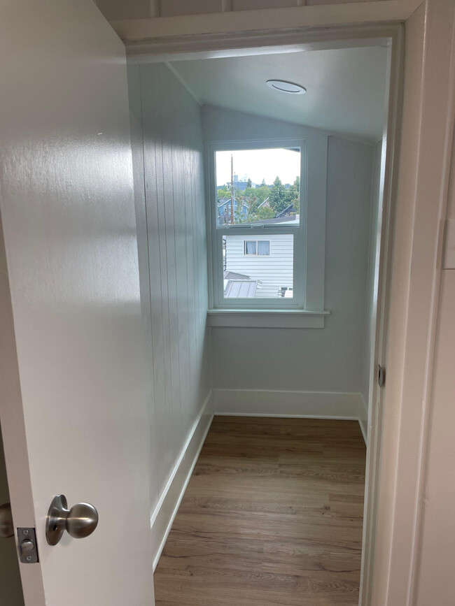 Closet with Mt Rainier view - 1111 NW 58th St