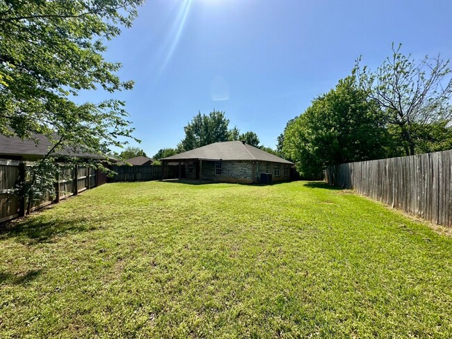 Building Photo - 3 Bedroom 2 Bath Rental in Whitehouse ISD!...