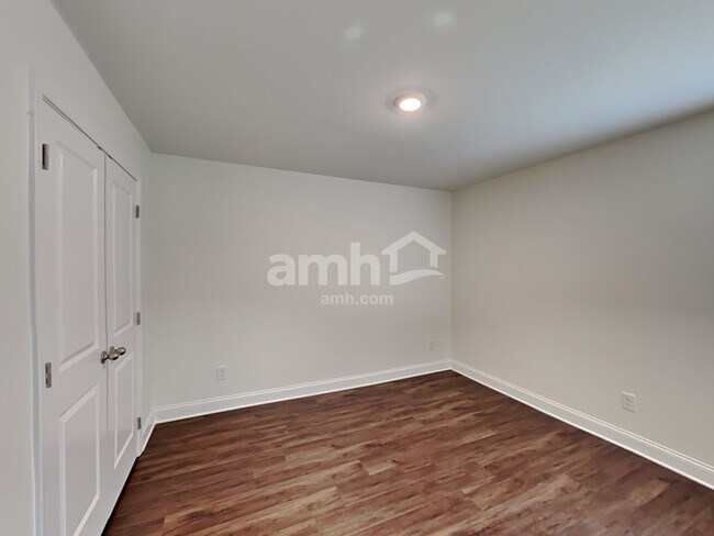 Building Photo - 893 Headland Wy