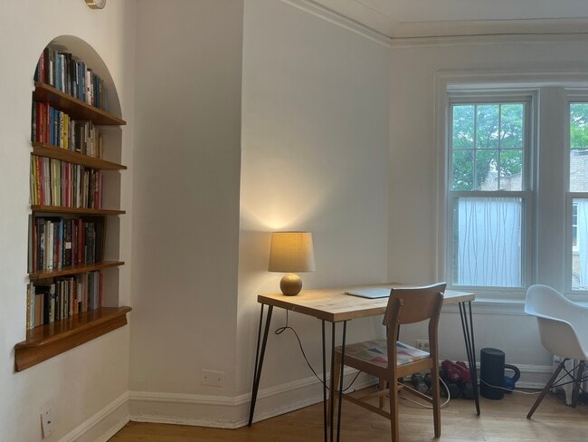 Building Photo - 1453 W Elmdale Ave