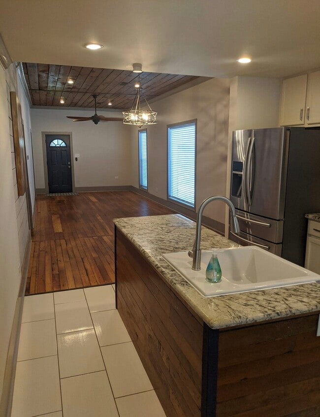 Building Photo - 407 2nd St