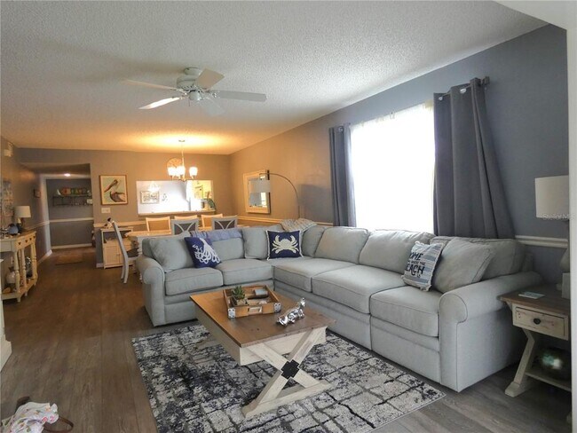 Building Photo - 9320 Clubside Cir