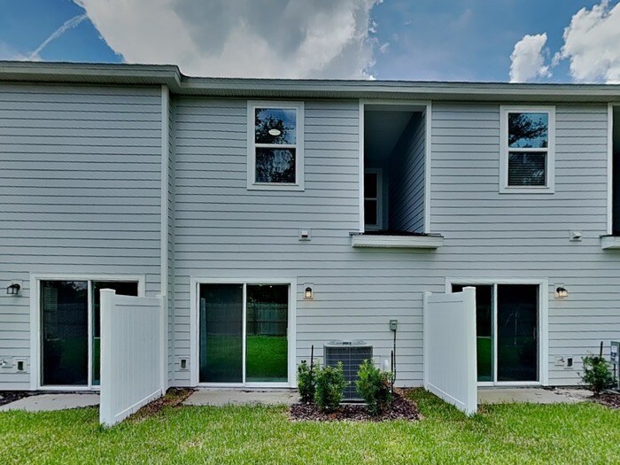Building Photo - 586 Holly Lks Dr