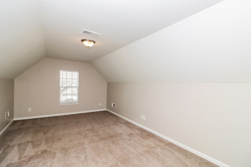 Building Photo - 5012 Broad Leaf Ct