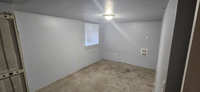 Building Photo - "Charming 3-Bed Duplex with Cozy Fireplace...