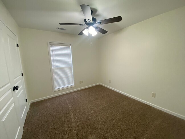 Building Photo - 3bed/2bath Home close to ASU and NEA Baptist Hospital!