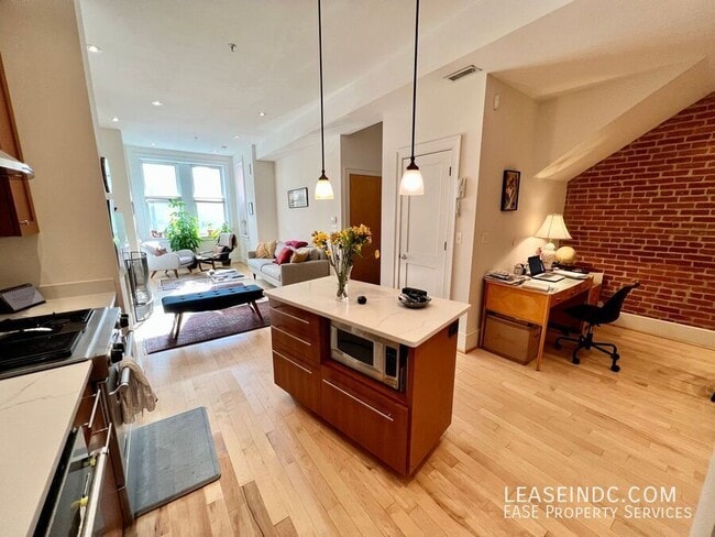 Building Photo - 1433 R St NW