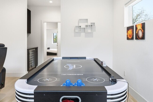 Building Photo - 3714 Highgrove Dr