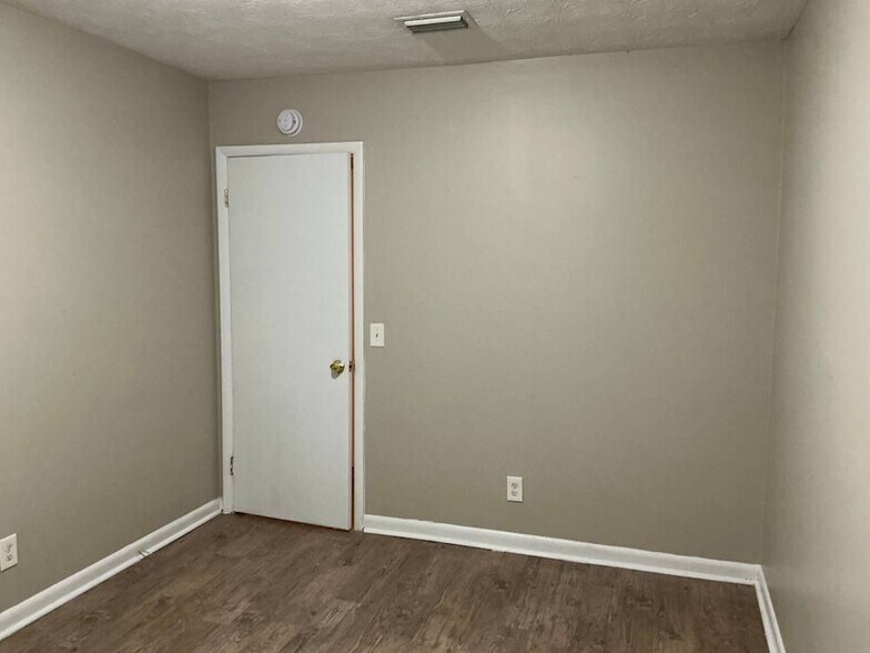 Building Photo - 1116 Willow Ln