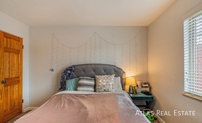 Building Photo - 2424 W 35th Ave