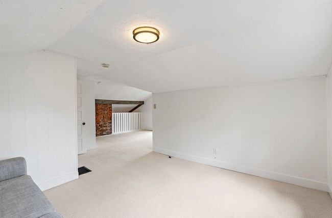 Building Photo - Adorable East Nashville Cottage w/ HUGE Fully-Fenced backyard!