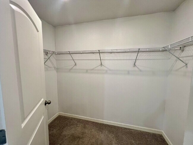 Building Photo - Spacious 4-Bedroom Home with Primary Suite...