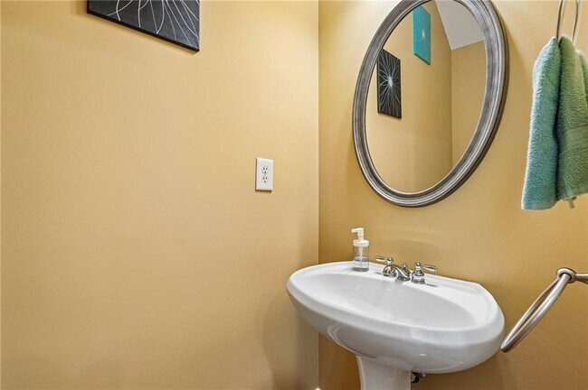 Building Photo - 3517 Henderson Reserve