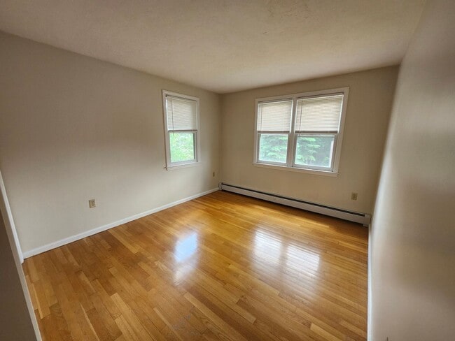 Building Photo - 4 bedroom 2.5 bath Single Family in Shrews...