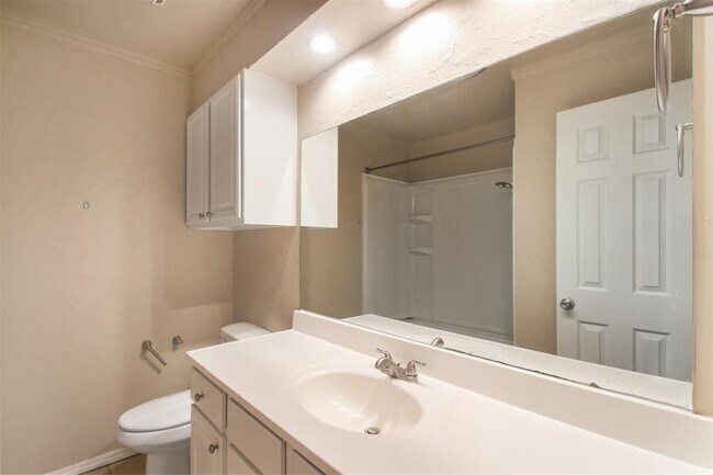 Building Photo - 101 W Vail Dr