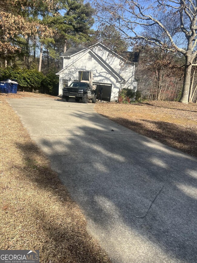 Building Photo - 8606 Foxridge Dr