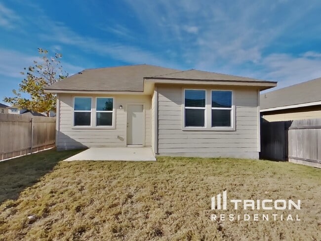 Building Photo - 5221 Saddle Clb Dr