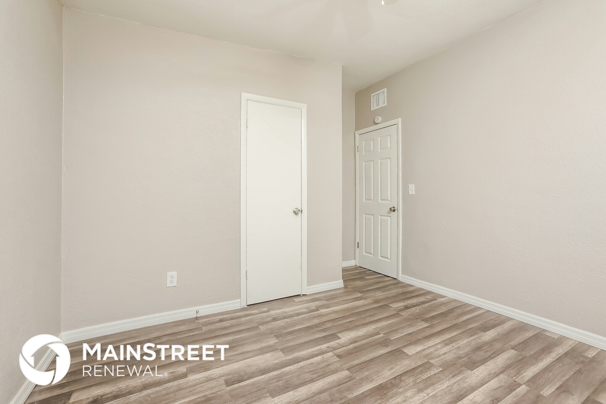 Building Photo - 5325 Bonnie Brae Cir