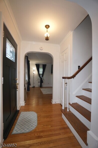 Building Photo - 661 Pierpont St