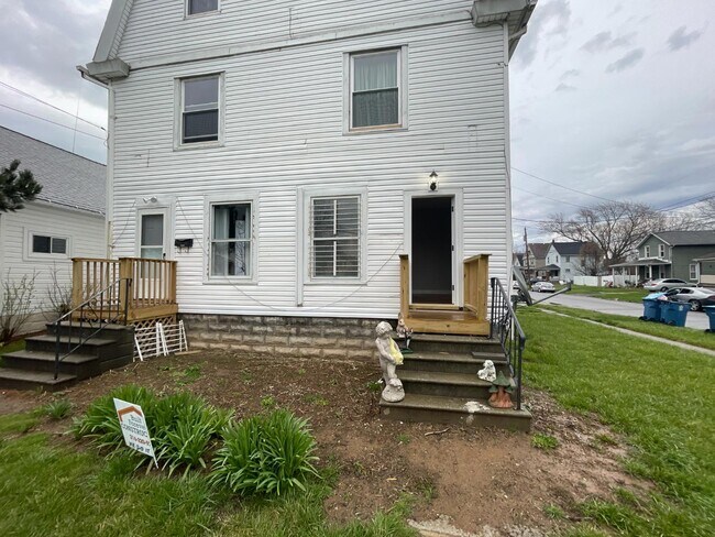 Building Photo - 1053 Washington Ave