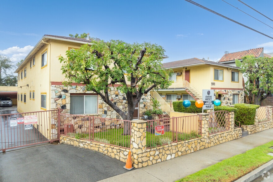 Primary Photo - Chateau Whitsett Apartments