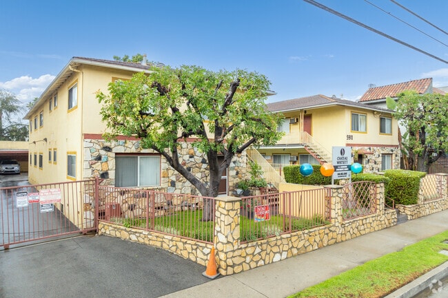 Building Photo - Chateau Whitsett Apartments