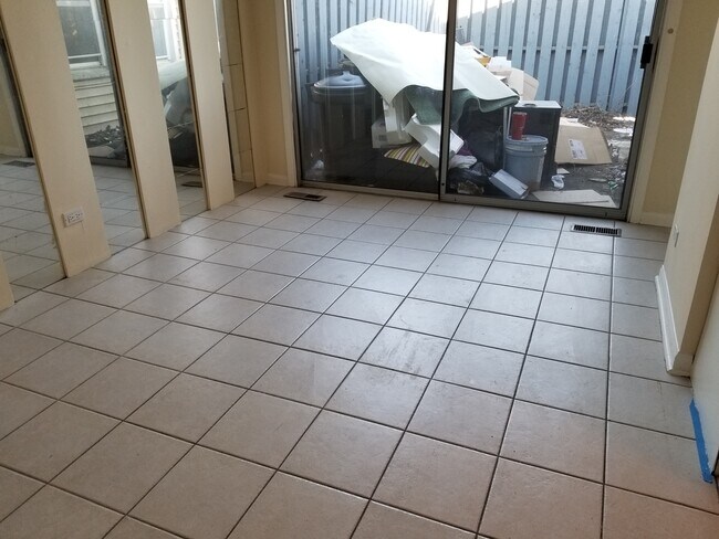 Building Photo - 1751 Queensbury Cir