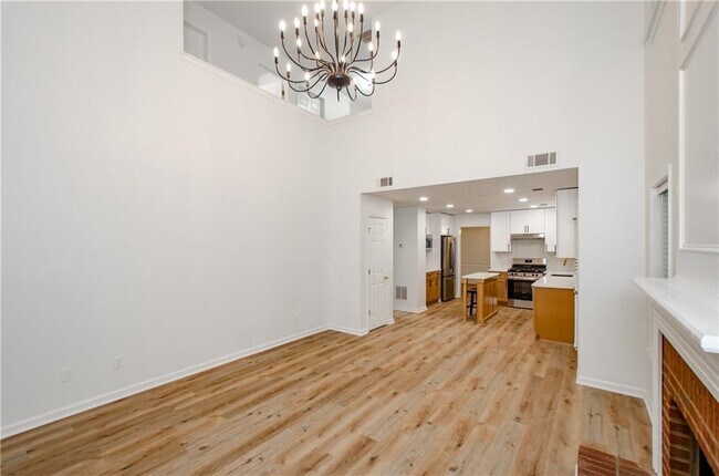 Building Photo - 3390 Northcliff Dr