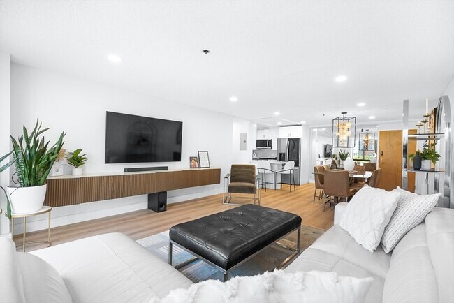 Building Photo - 357 Commercial St