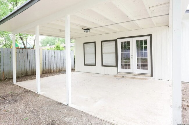 Building Photo - 7118 Castleridge Dr