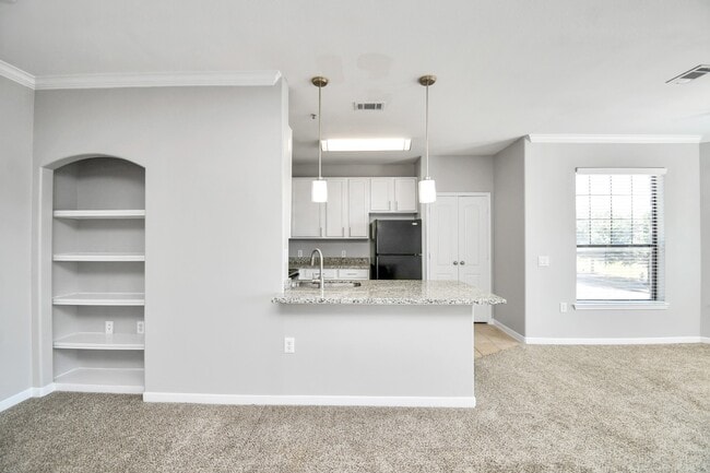 Building Photo - 6777 Sommerall Dr