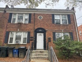 Building Photo - 319 Parkland Pl SE