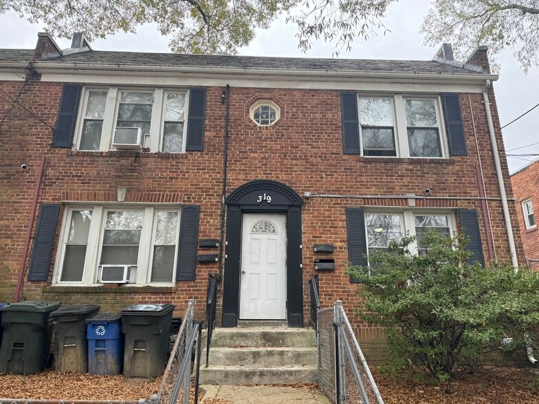 Primary Photo - 319 Parkland Pl SE