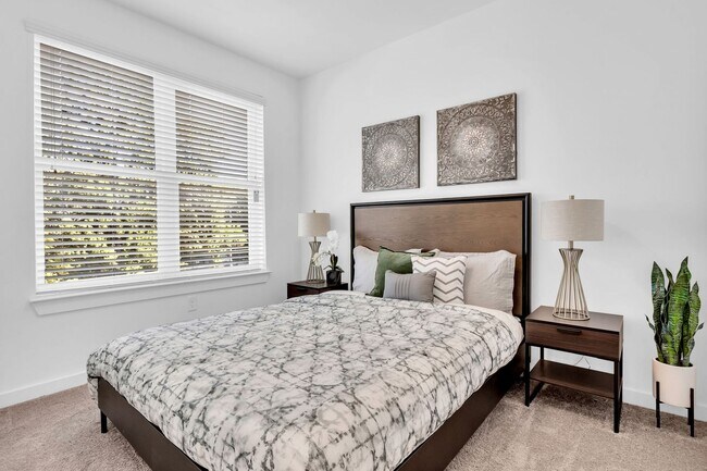 Building Photo - STUNNING MIDTOWN 2BED 2BATH