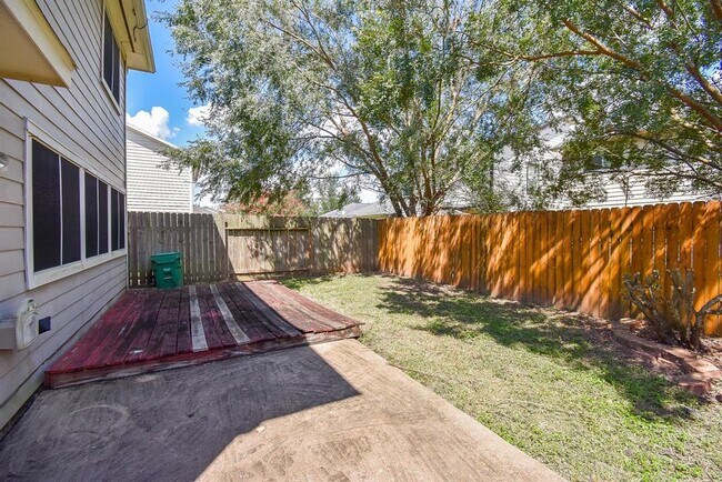 Building Photo - 5726 Silver Oak