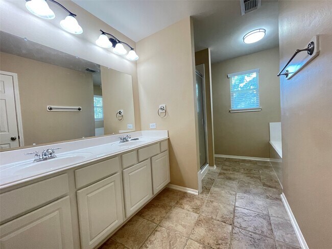 Building Photo - 13518 Primula Ct