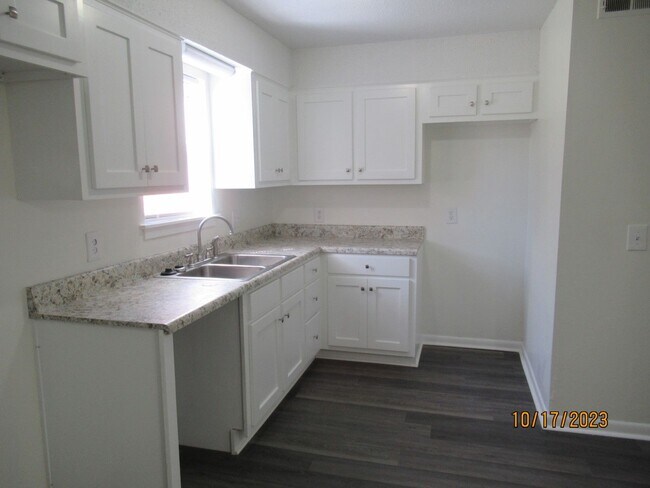 Building Photo - Willow Run Apartments