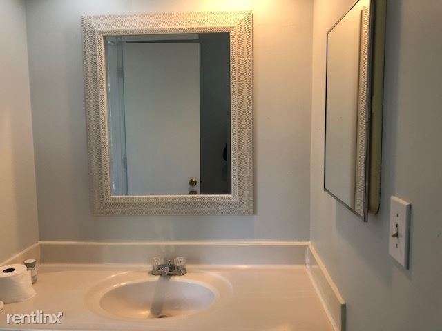 Building Photo - 3 br, 3 bath Townhome - 107 Jo Anne Cir