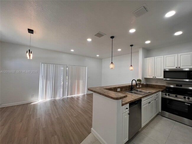 Building Photo - 3102 Coral Ridge Dr