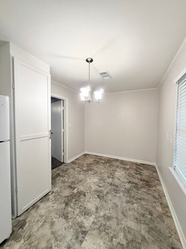 Building Photo - Beautiful and Spacious 4/1 Near Northside Elementary!