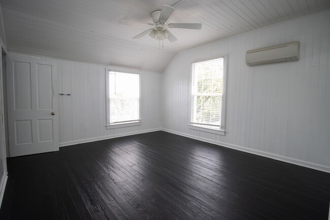 Building Photo - 2 Bedroom, 1.5 Bath in West Columbia, Step...