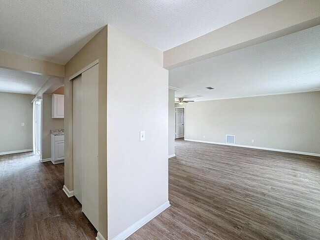 Building Photo - 1545 Polaris St