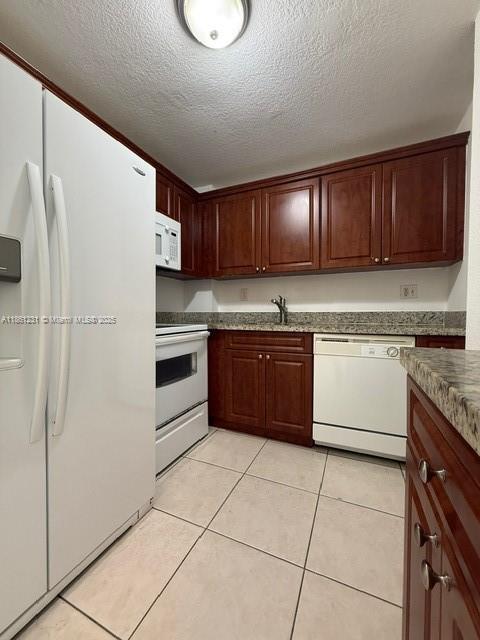 Building Photo - 9350 Fontainebleau Blvd
