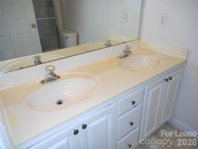 Building Photo - 1957 University Heights Ln